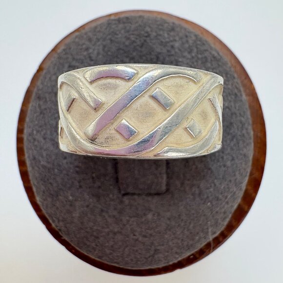 VTG Sterling Silver 925 Interlocking Knot Design Textured Band Ring Size 8.25 - Picture 1 of 11